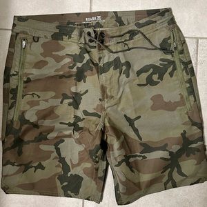 ROARK Camouflage Layover 2.0 Travel Utility Short